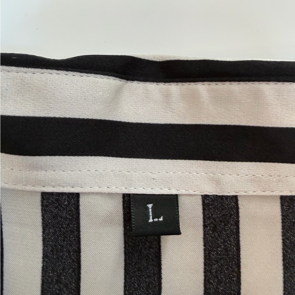 #458 Women's Black & White Vertical Stripe Button-Down Shirt. Size L - Picture 8 of 8